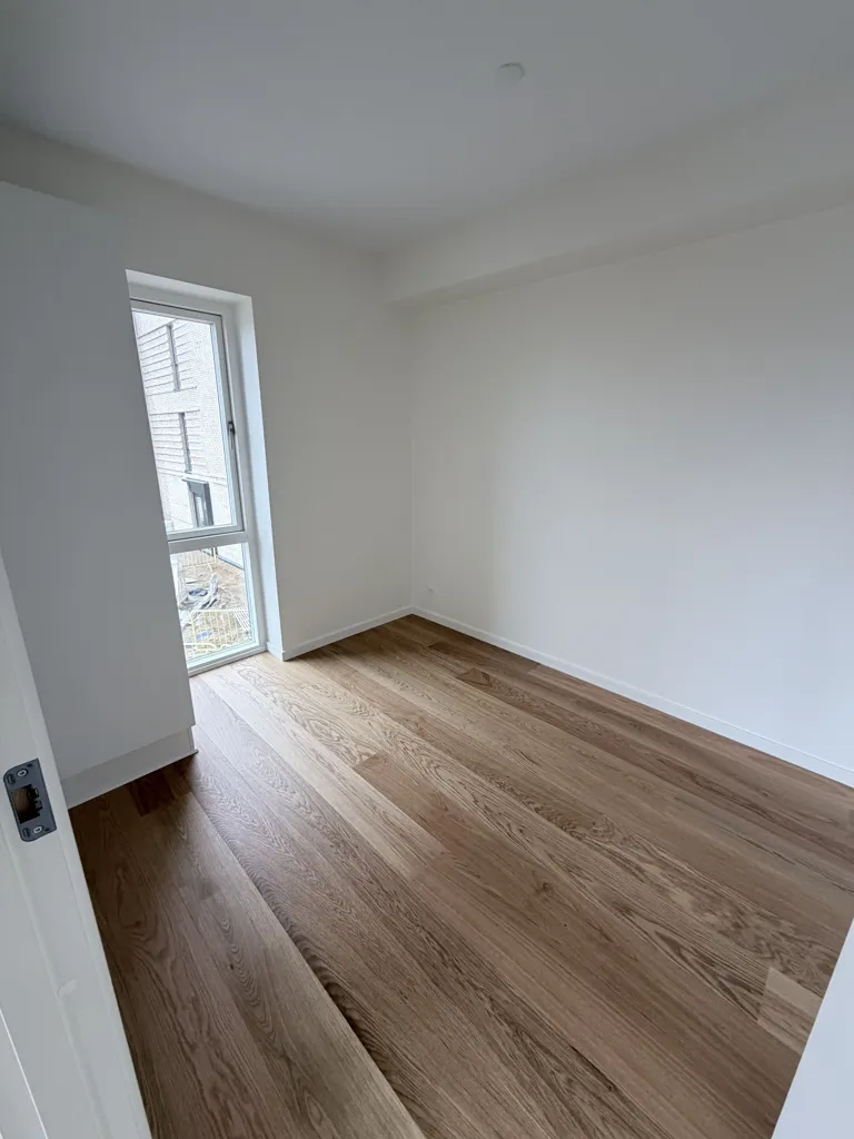 Toad - New Build Flat with Balcony in Area