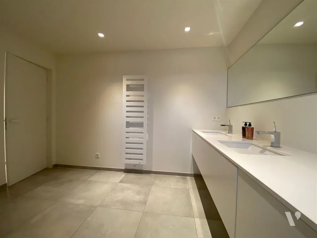 Salles de bain - Penthouse avec Deux Terrasses au Centre de Herk-De-Stad