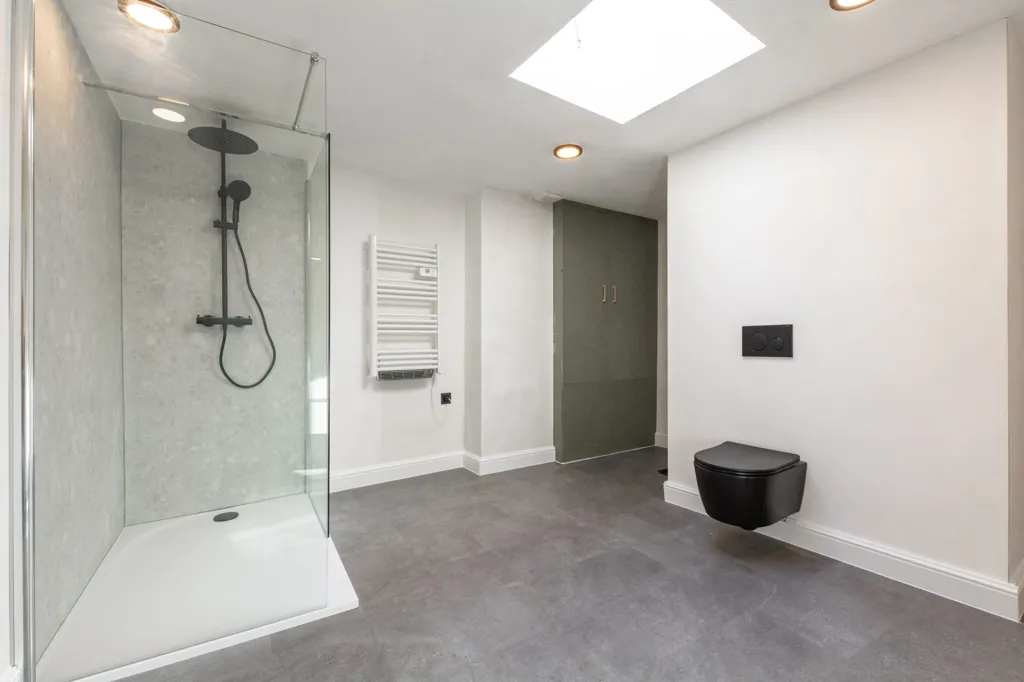 Salles de bain - Maison de ville rénovée avec terrasse à Lebbeke