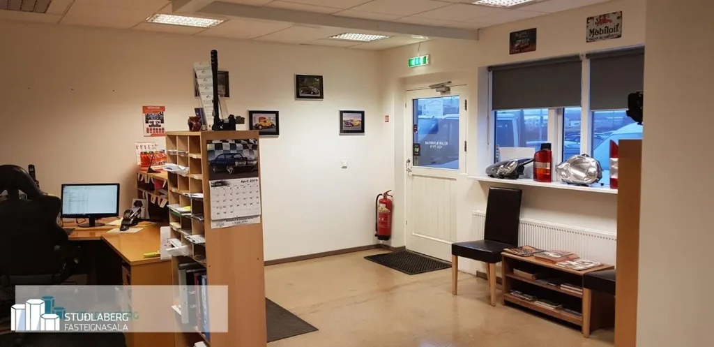 Studio - Car Workshop with Sales in Reykjanesbær