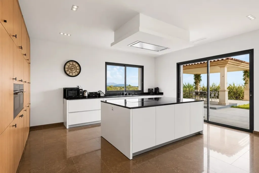 Cuisine - Villa avec Vue Panoramique à Roquefort-les-Pins