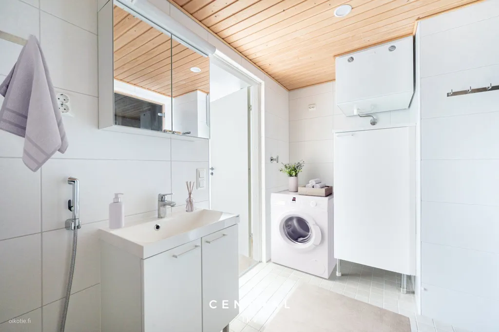 Salles de bain - Two-Room Flat with Glazed Balcony in Espoo