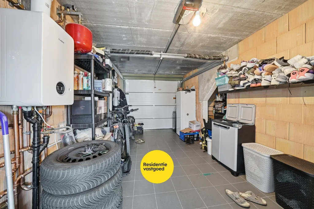 Garage - Nouvelle Maison Moderne avec Terrasse à Oudenburg