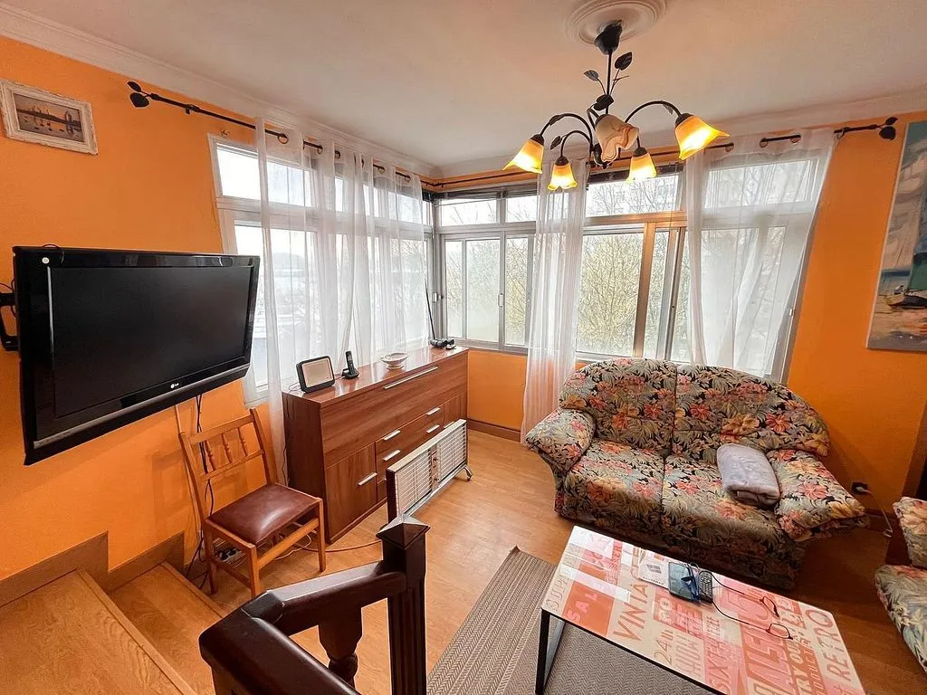 Séjour - Apartment with River View in Caranza