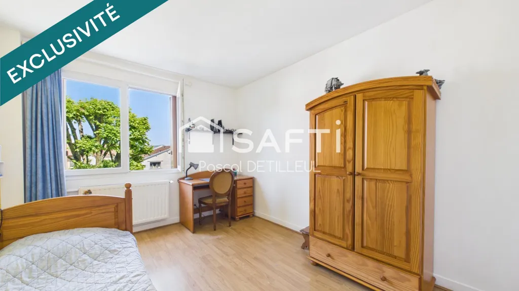 Magamistoad - Spacious 7-Piece Apartment with Balcony in Garches