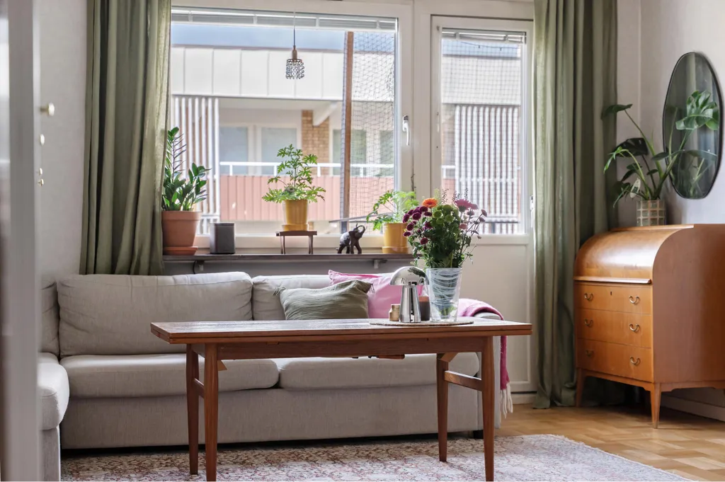 Séjour - Renovated Apartment with West-Facing Balcony in Brynäs
