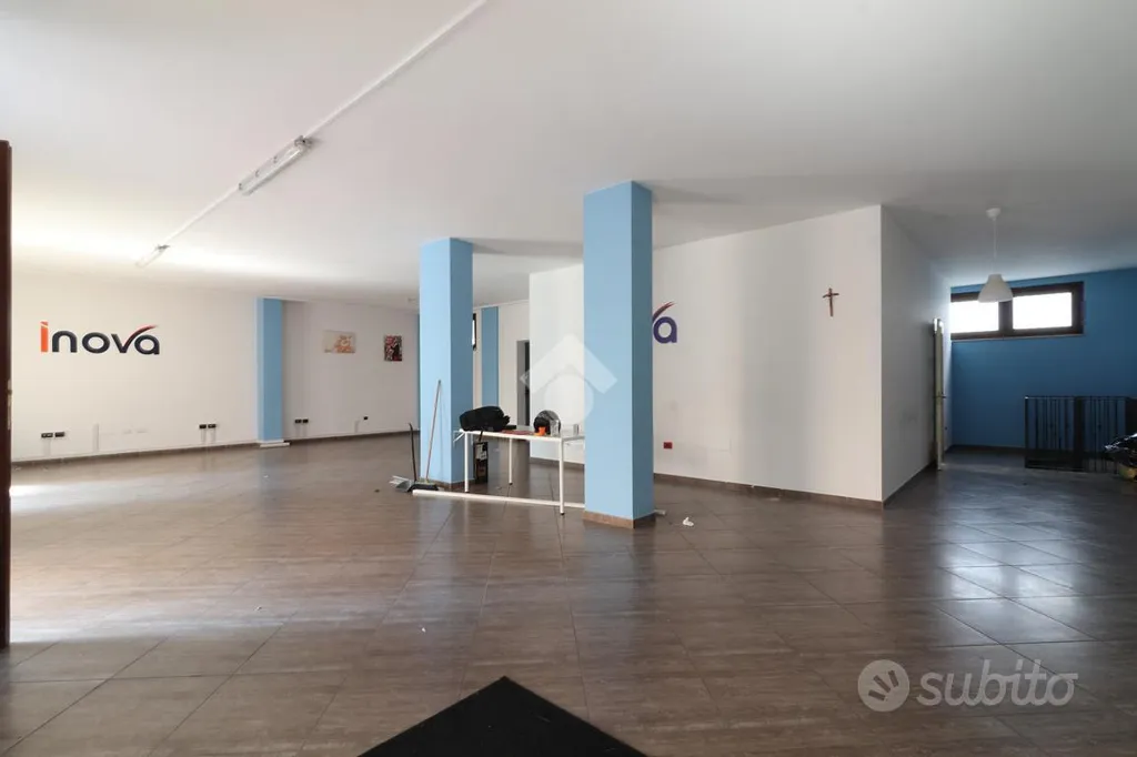 Toad - Office Space with Street Access in Teverola