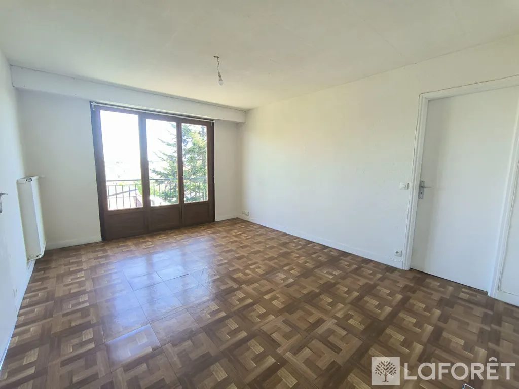 Toad - Refurbished 2-Bed Flat with Balcony in Reims