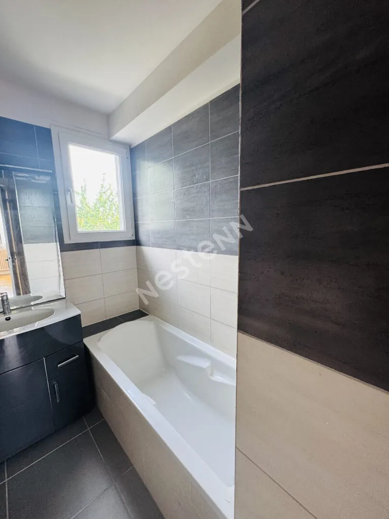 Bagni - 3-Bedroom Apartment in Mellinet, Nantes