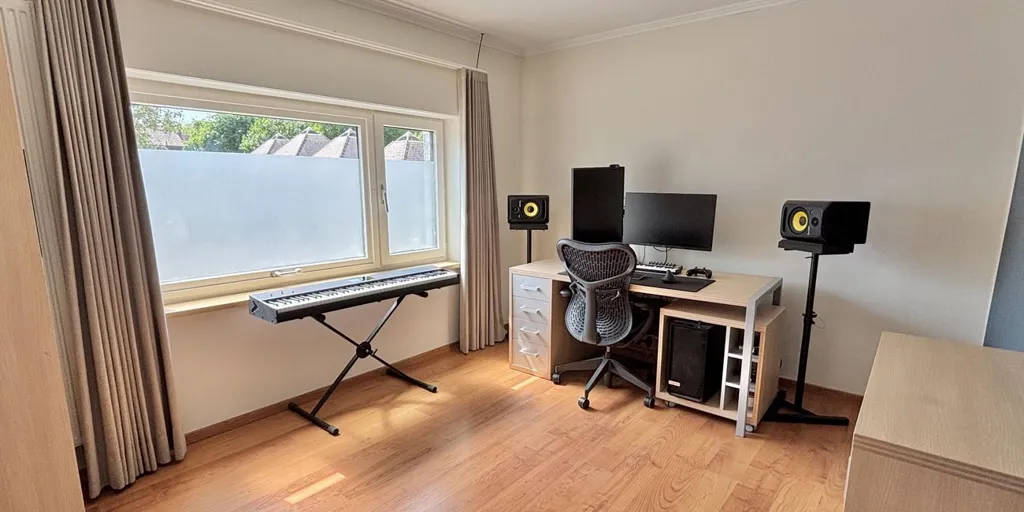 Bureau - Maison Rénovée avec Garage à Tiegem