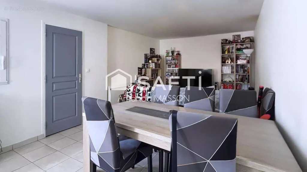 Salle à manger - Immeuble avec 3 Appartements à Saint-Rémy-sur-Avre