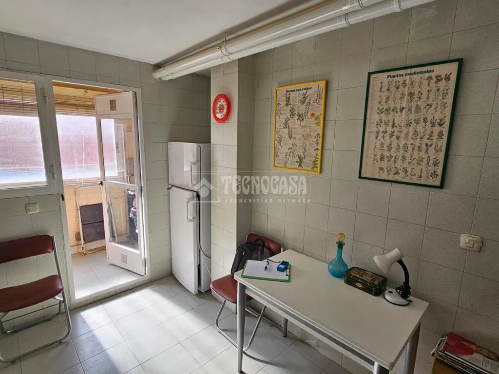 Bureau - Flat with Metro Access in Valdeacederas