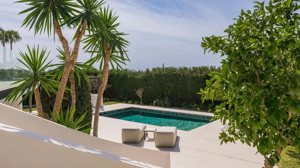 Piscine - Luxury Villa with Sea Views in Golden Mile