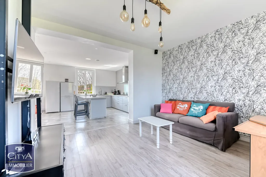 Wohnzimmer - Duplex Apartment with East/West Exposure in Central Location