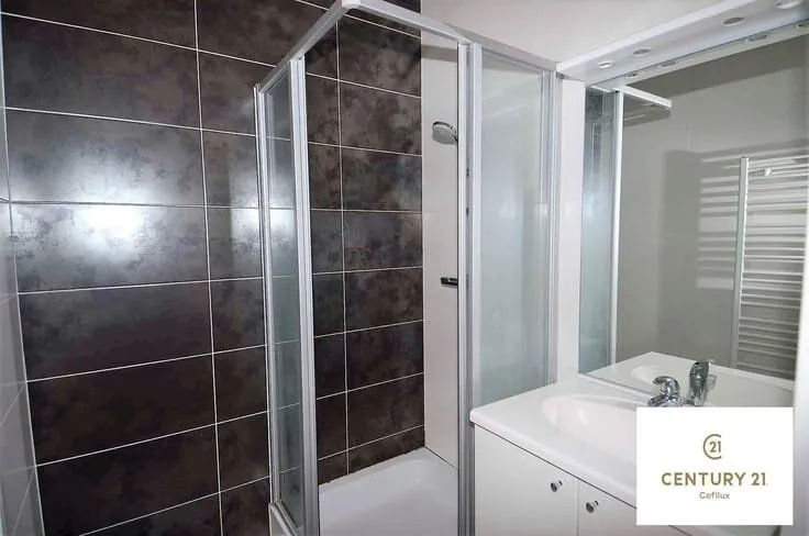 Salles de bain - Appartement au Dernier Étage avec Parking à Bruxelles