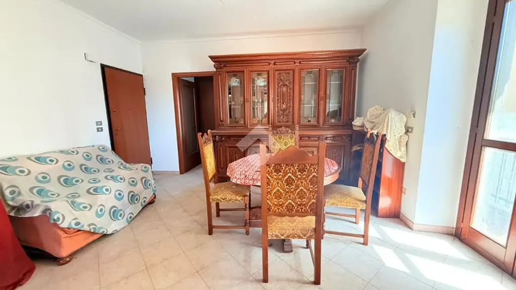 Salle à manger - Apartment with Three Balconies in Lanzo Torinese