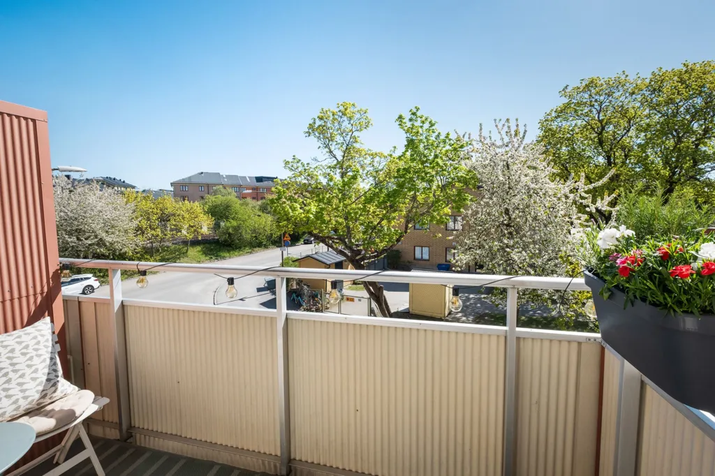 Balcon - Bright Two-Bedroom Flat with South-Facing Balcony
