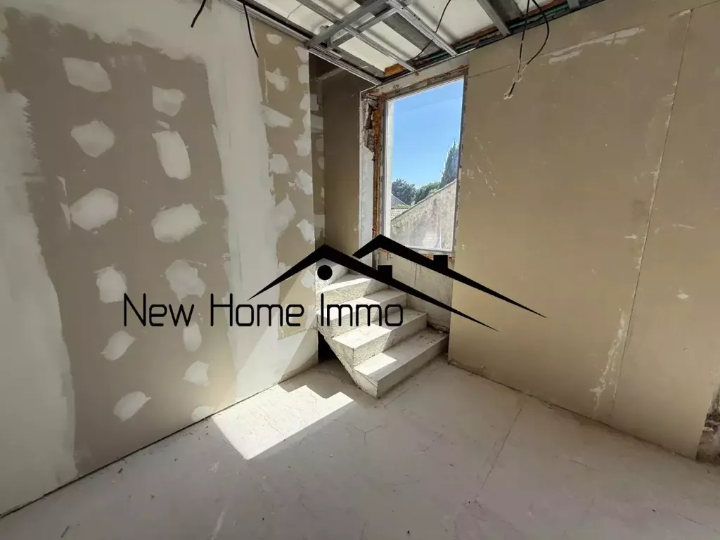 Toad - Luxury Villa with Pool Potential in Marseille