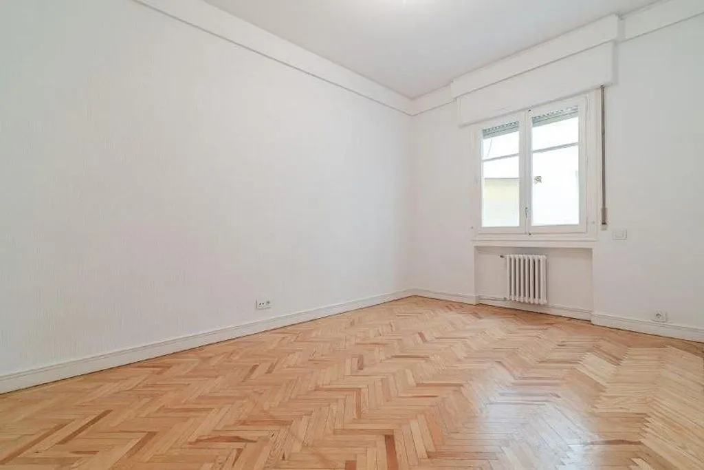 Pièces - 4-Bedroom Flat with Air Conditioning in Goya