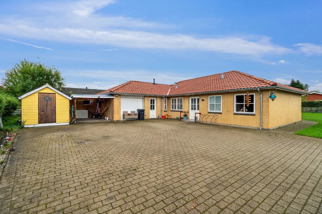 Exterior - Villa with Play Area near Give