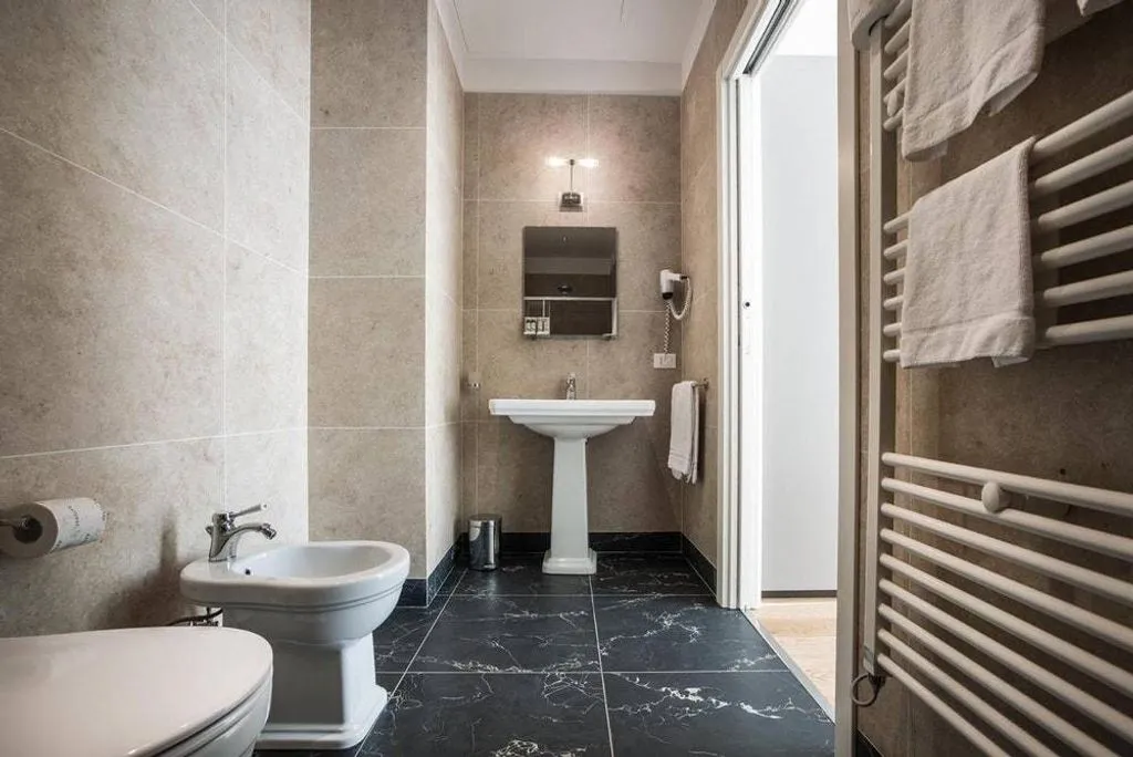 Vannitoad - 18-Bedroom Apartment with Panoramic Views in Florence