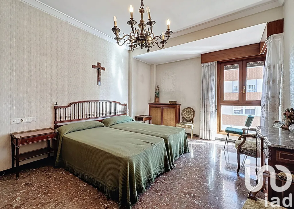 Magamistoad - Spacious 5-Bedroom Flat with Terrace in Zaragoza