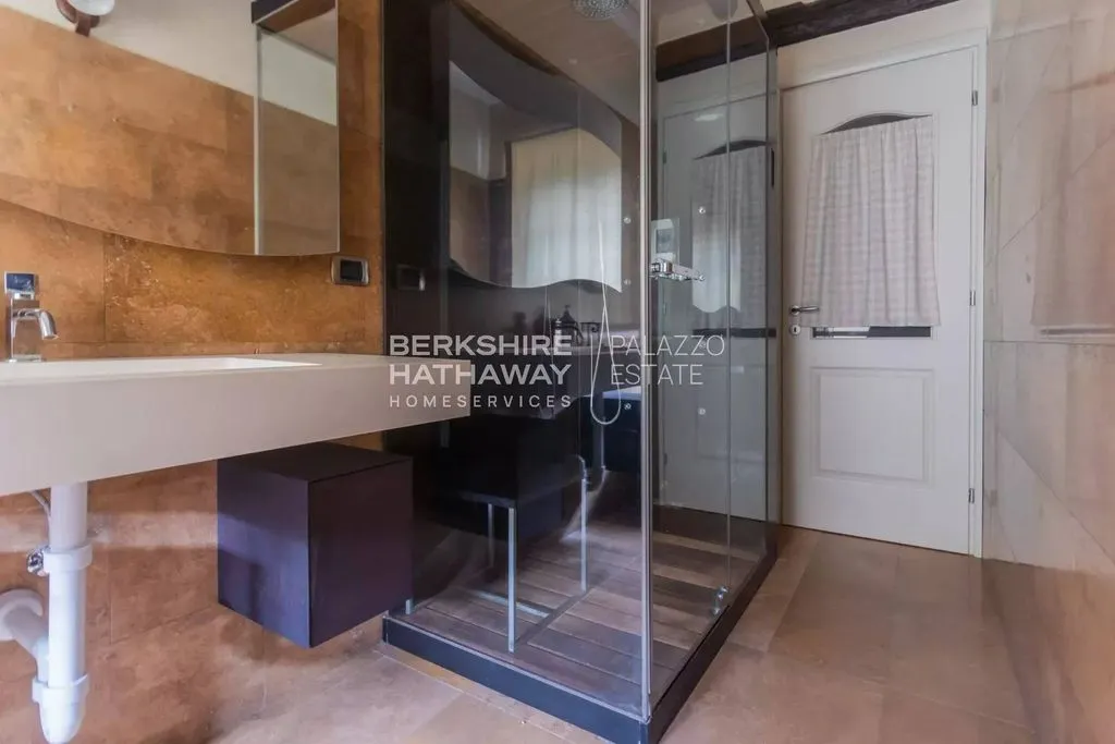Salles de bain - Lake View Villa with Garden in Tremezzina