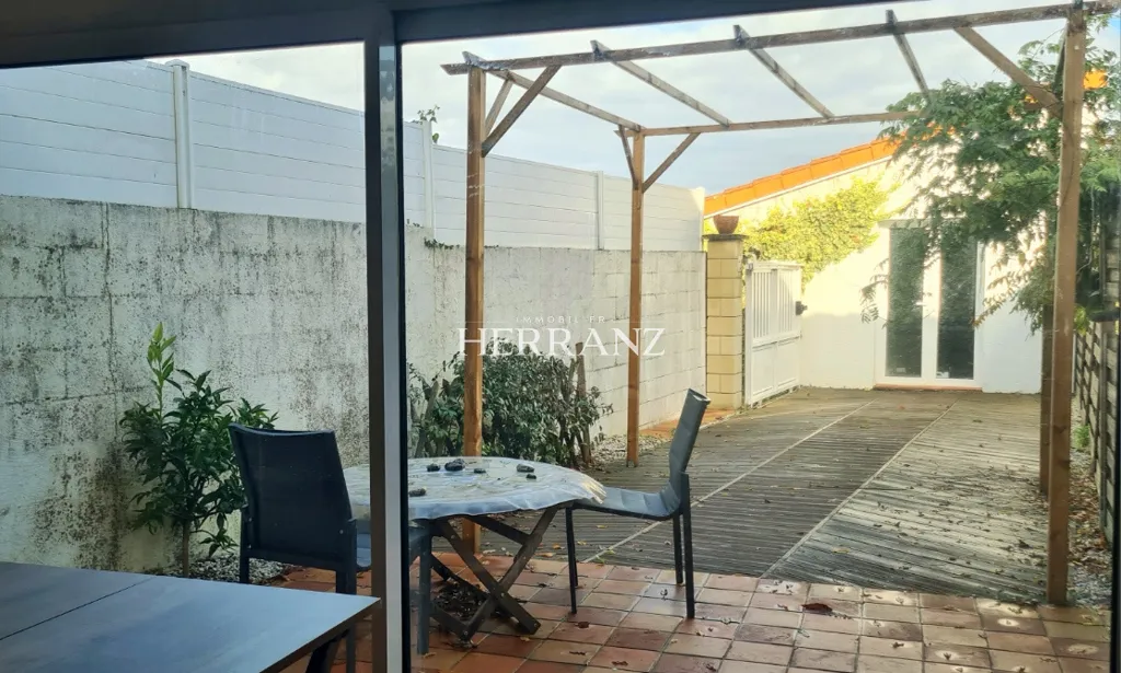 Terrasse - Appartement Rénové avec Garage à Pomerol
