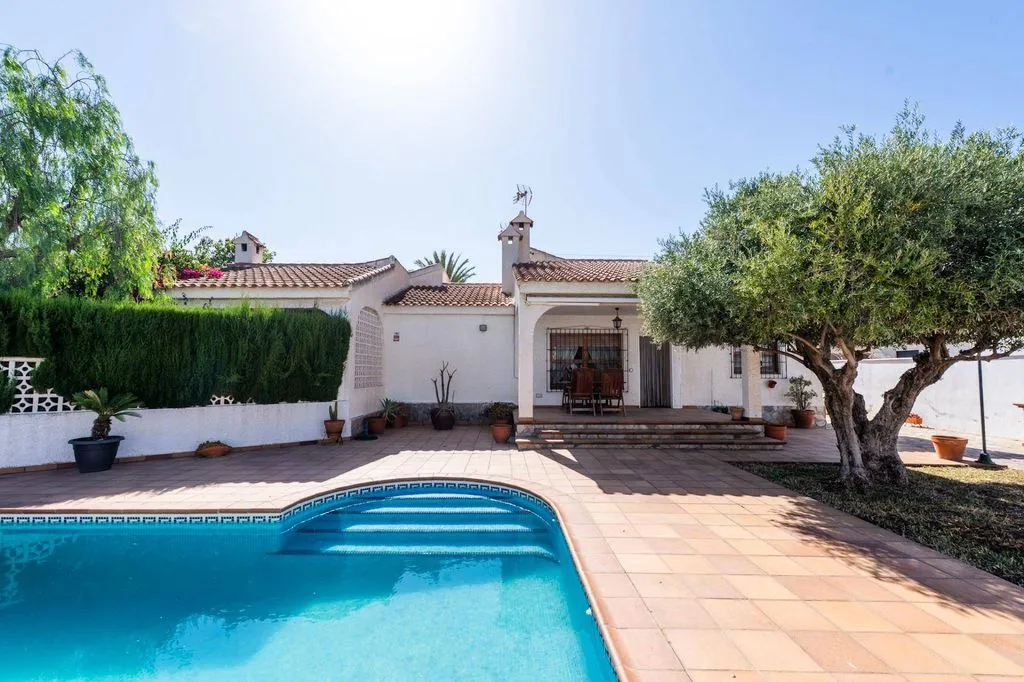 Piscine - Detached House with Pool in Torrevieja