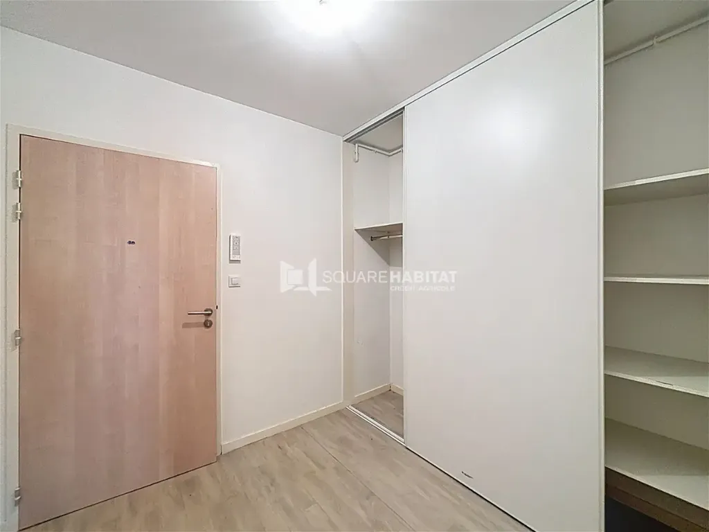 Toad - 3-Bedroom Apartment in Secure Residence, Briec