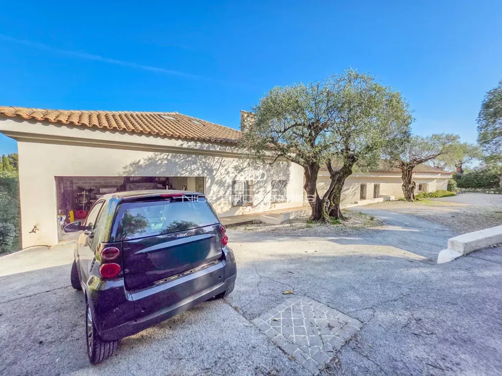 Extérieur - Villa avec Vue Montagne et Piscine à Giraud