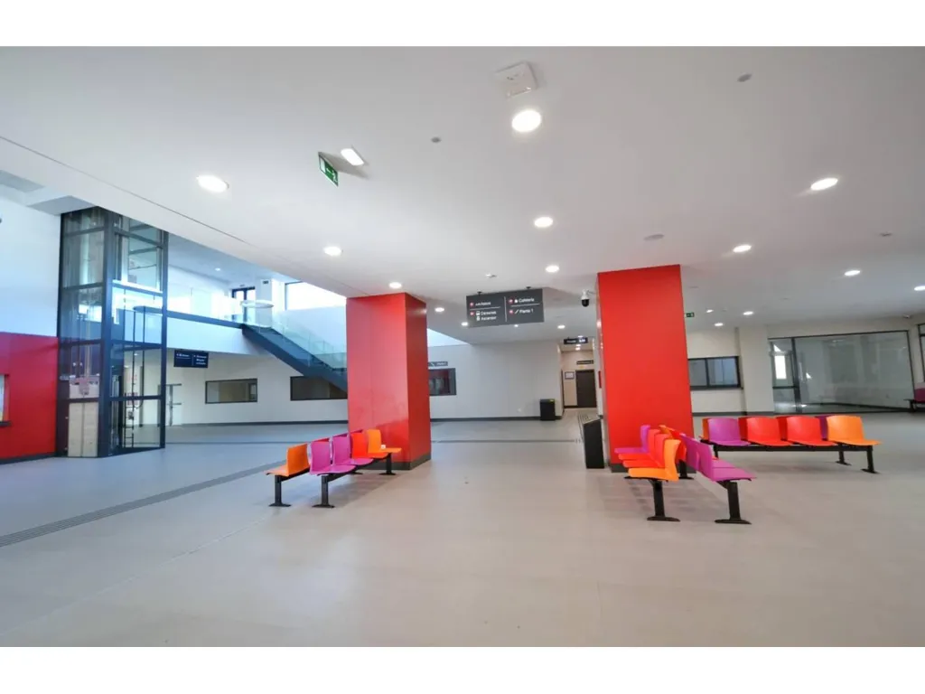 Ingresso - Modern Business Premises with Accessibility in Palencia
