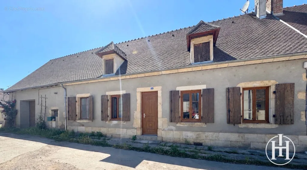 Välivaade - Renovatable House with Garden in La Celle