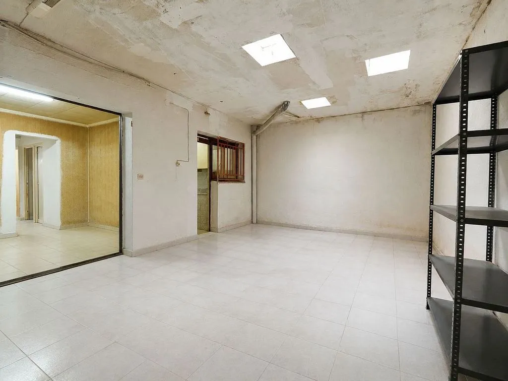Toad - Commercial Space with Conversion Potential in El Vendrell