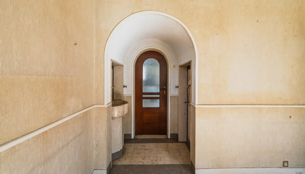 Entrée - Mid-20th Century Villa in Porto