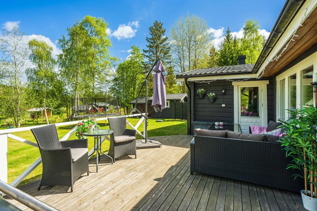 Terrass - Charming Seafront Home with Open Plan in Tranquil Setting