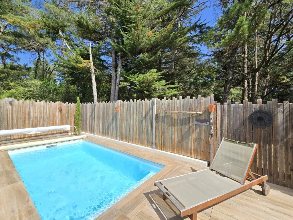 Bassein - Recent House with Pool in Verdant Setting