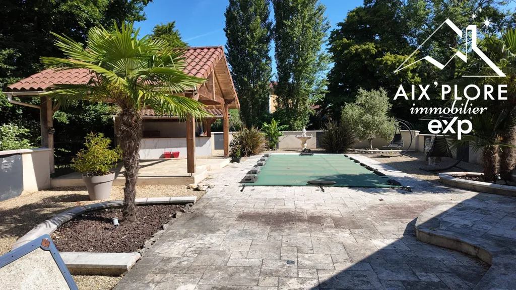 Jardin - Maison Longère Rénovée avec Piscine à Attignat