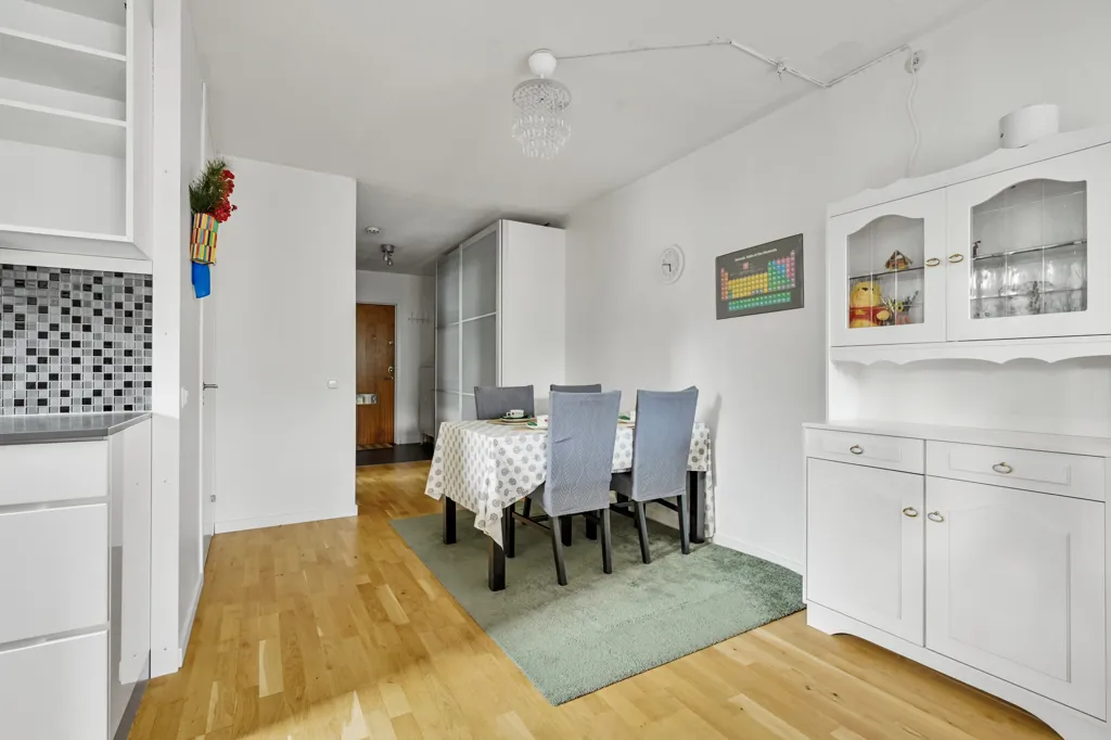 Söögituba - Apartment with West-Facing Balcony in Central Location
