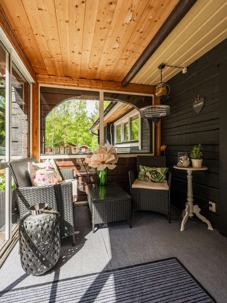 Terrass - Charming Seafront Home with Open Plan in Tranquil Setting