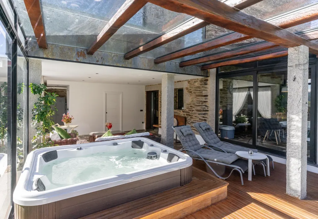 Terrasse - Restored Chalet with River Walk Access in Lugo