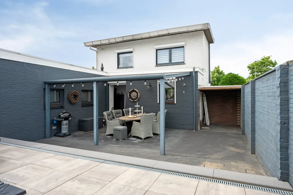Garden - Detached House with Solar Panels in Heerlen
