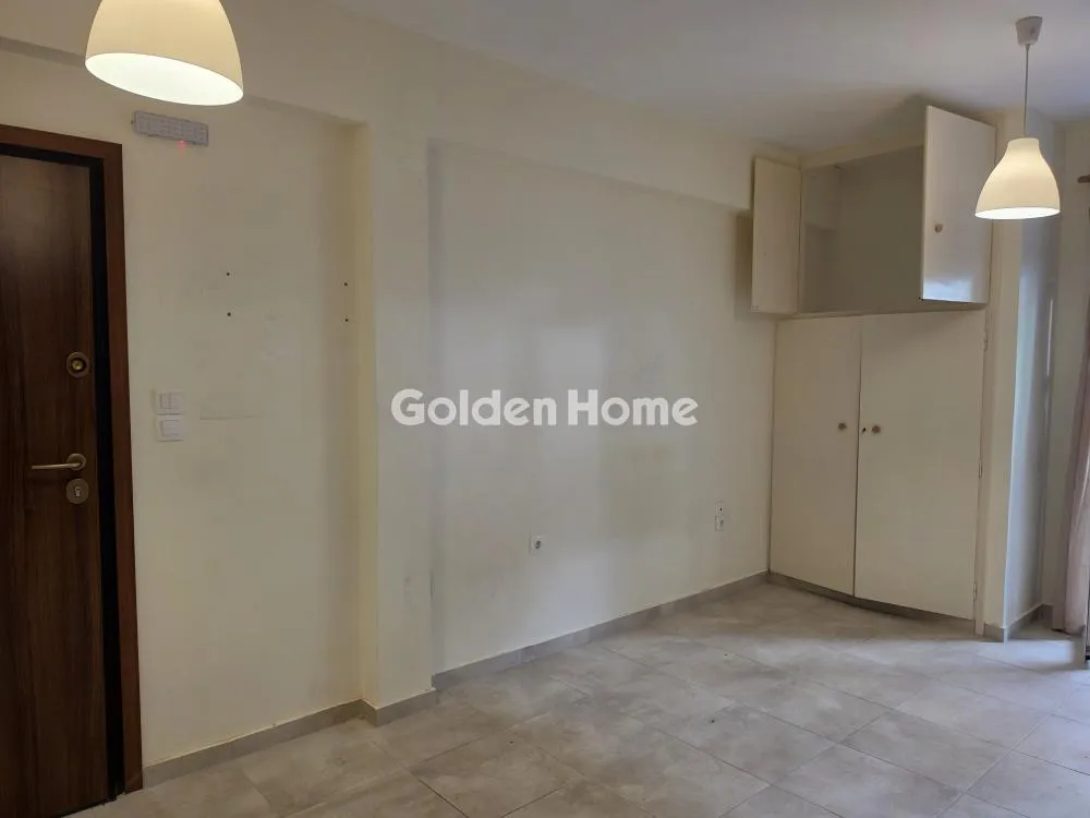 Esik - Modern Flat with Balcony in Panepistimioypoli