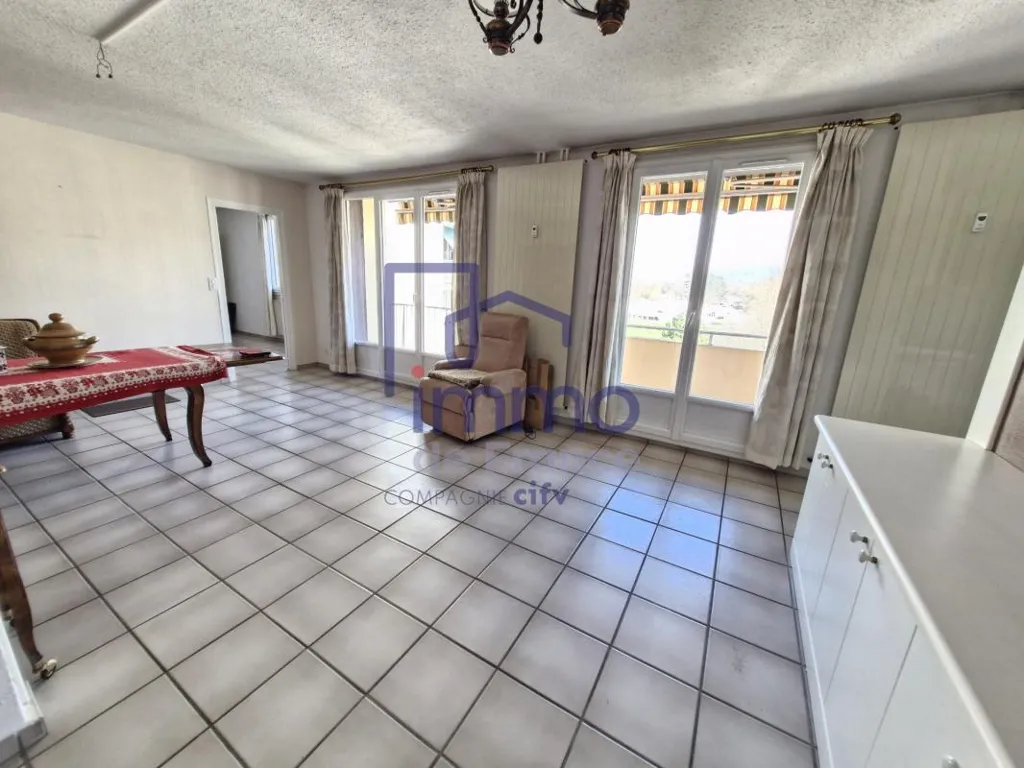 Salle à manger - Appartement Lumineux avec Balcon à Bourgoin-Jallieu