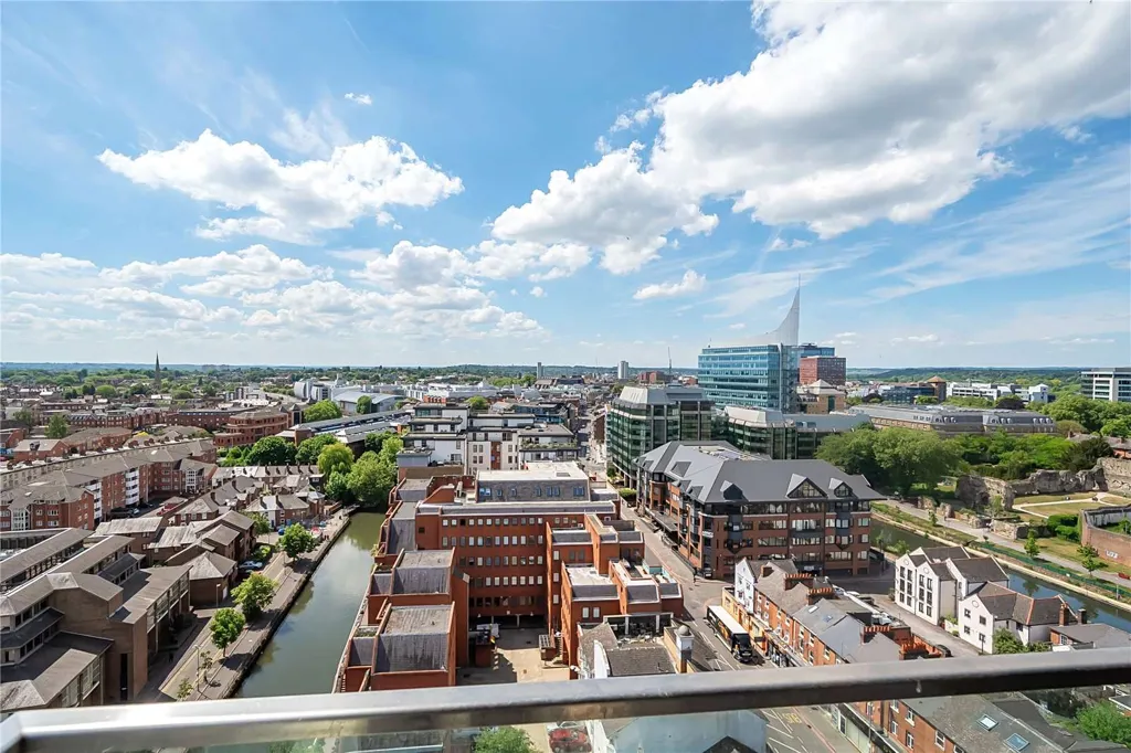 Balcony - 2-bedroom apartment in Reading