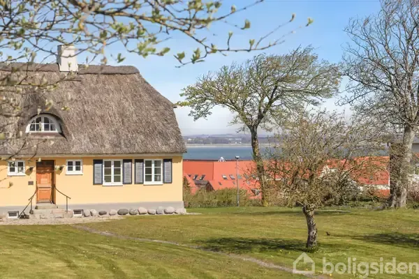 Välivaade - Villa with Cultural Significance in Løgstør
