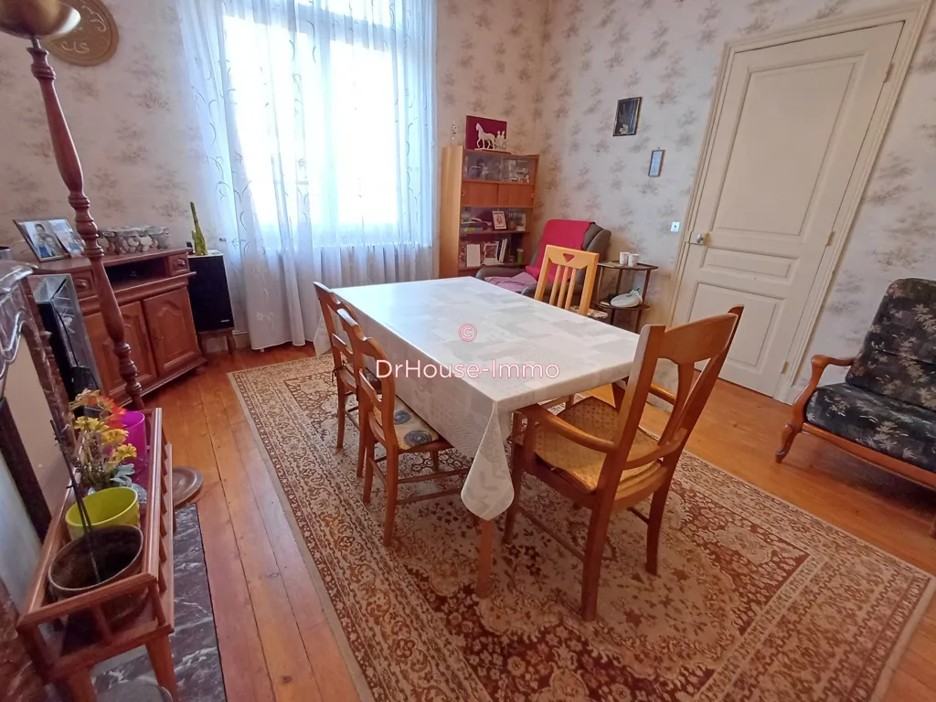 Salle à manger - Maison à Rénover avec Jardin et Garage à Proximité