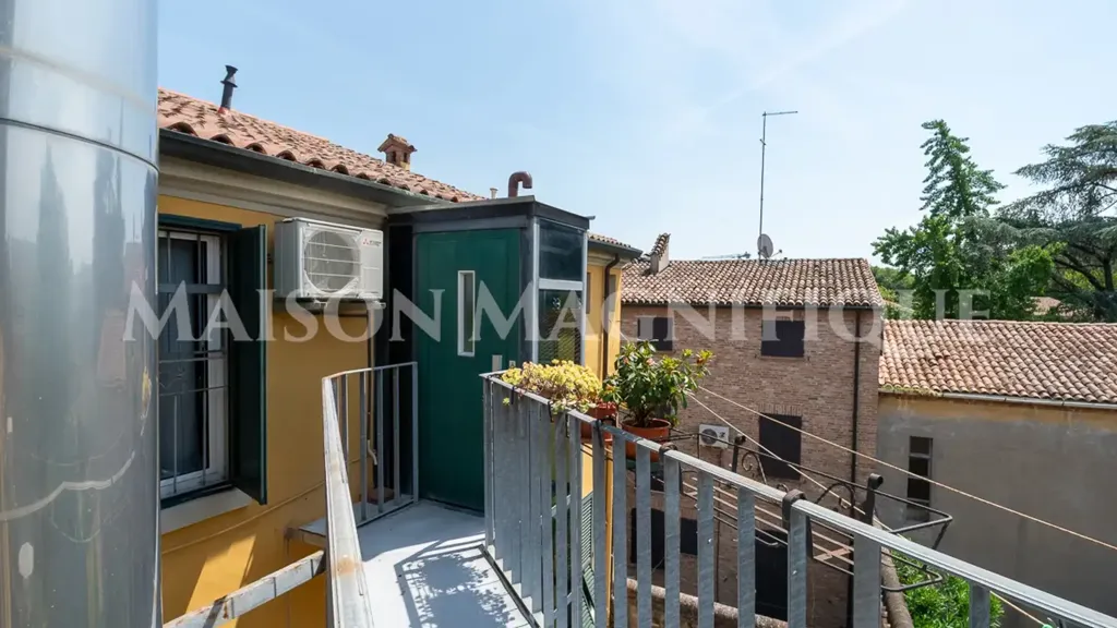 Balcony - Prestigious Apartment with Corso Giovecca View in Ferrara