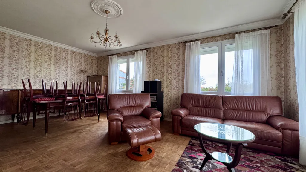 Séjour - Maison avec Vue sur Château à Apremont