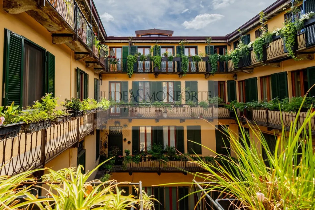 Jardin - Charming 3rd Floor Apartment with Fireplace in Milan